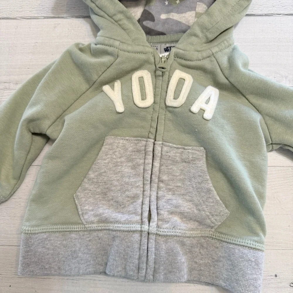 Baby Gap Star Wars baby Yoda zip‎ up sweatshirt 0-3 months